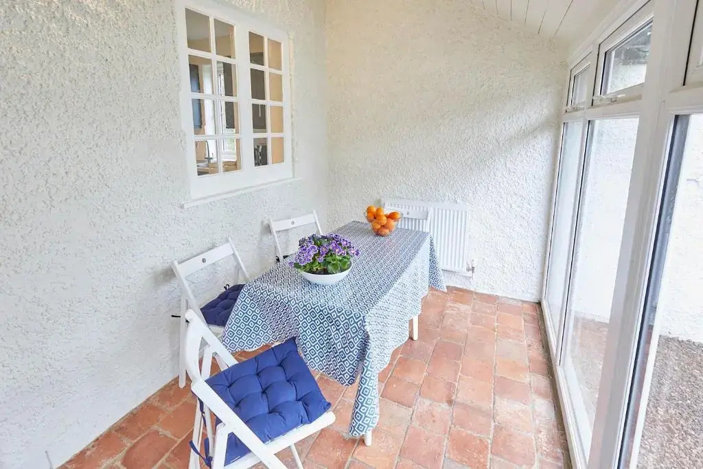 Host Stay Gardeners Cottage