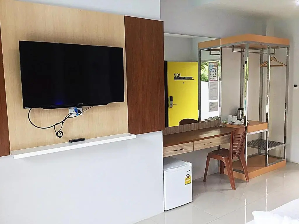 Standard room with pool view