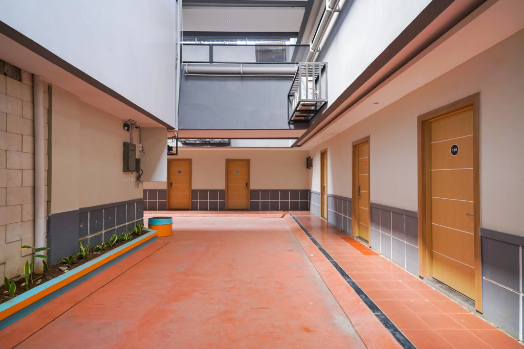 Lobby & Reception
