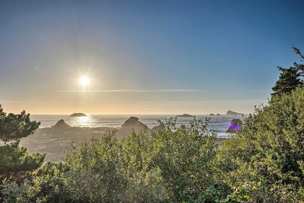 Crescent City Getaway w/ Panoramic Ocean Views!