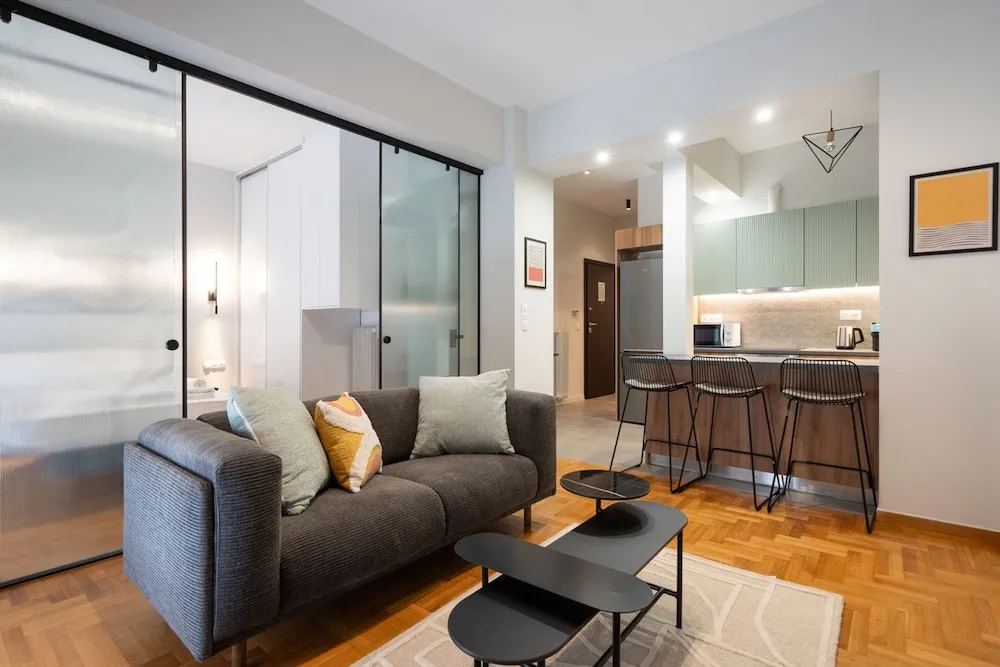 LIV - Peaceful Pagrati Getaway