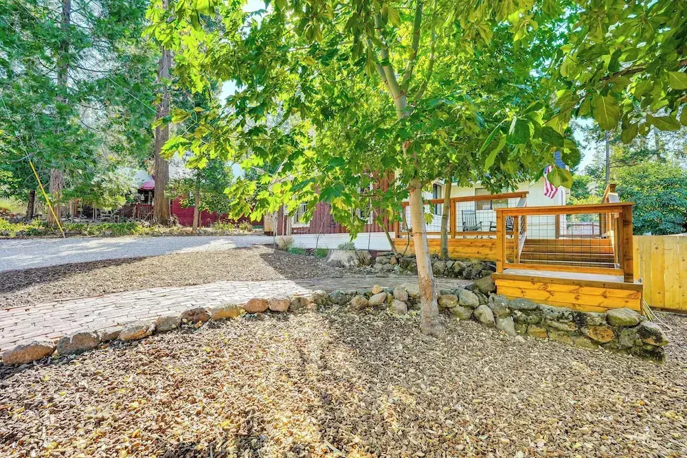 Hike, Ski & Fish: Charming Cabin in Twain Harte!