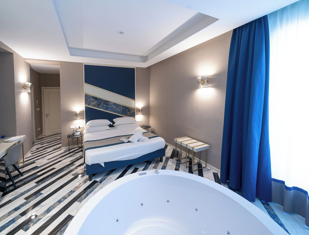Deluxe Double room (full double bed)