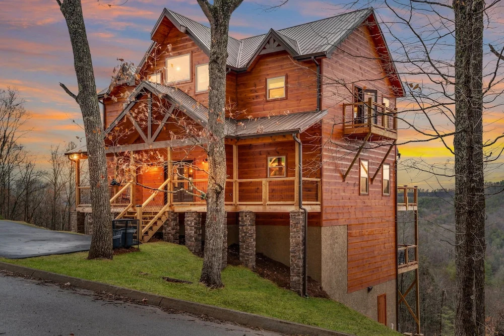 Victoria's Secrets 5 Bedroom Cabin by RedAwning