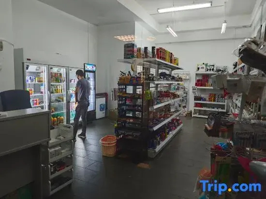Food & Beverage