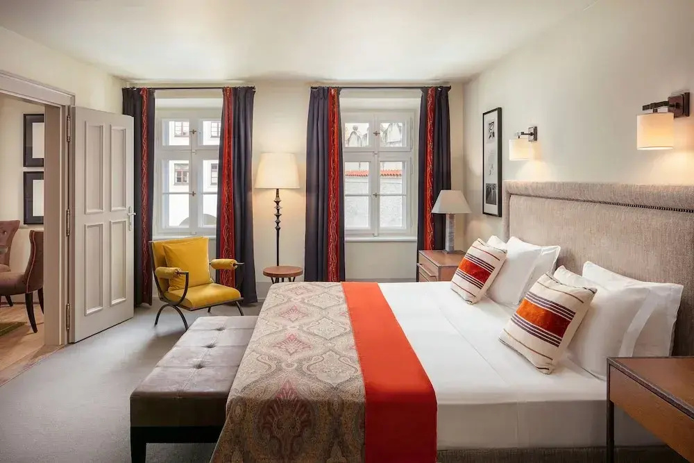 1 Bedroom Deluxe Suite