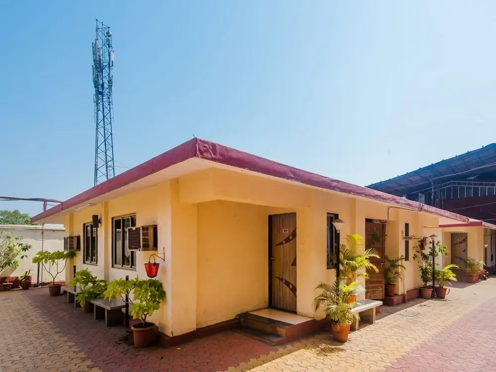 Nest Inn By OYO Rooms