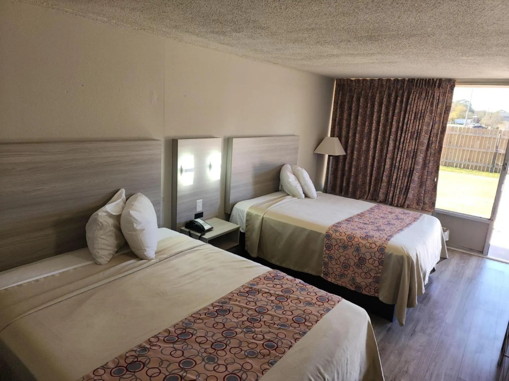 Discovery Inn — 5