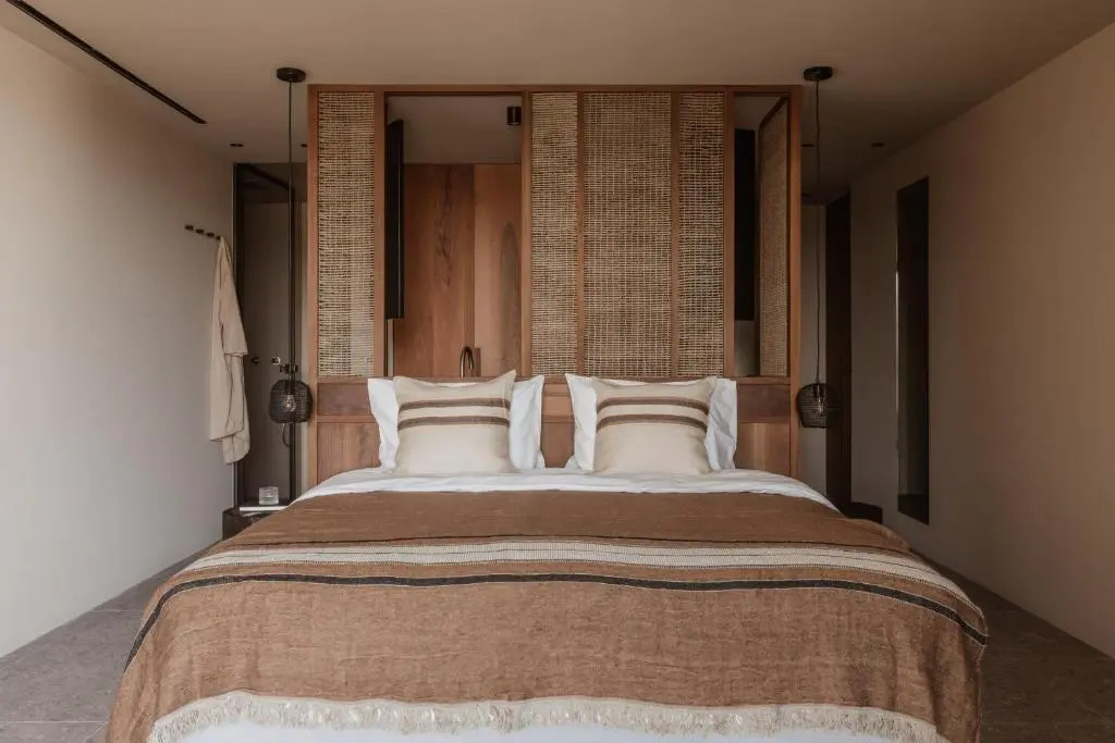 Standard Double room with balcony (full double bed)