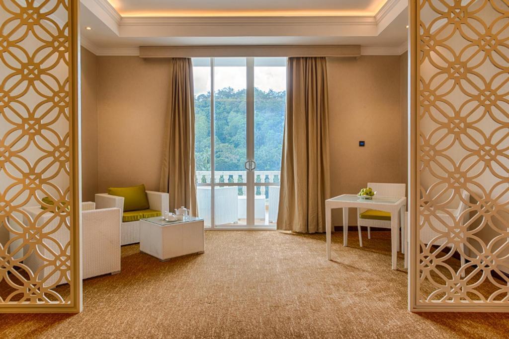 The Golden Crown Hotel