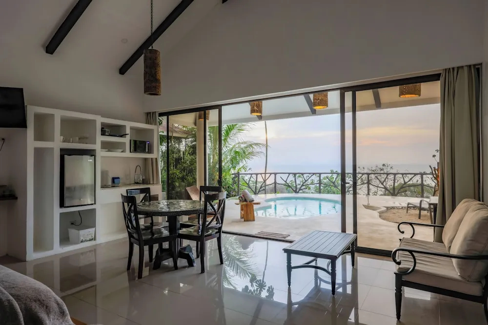 Akua Ocean View Suites - фото 6