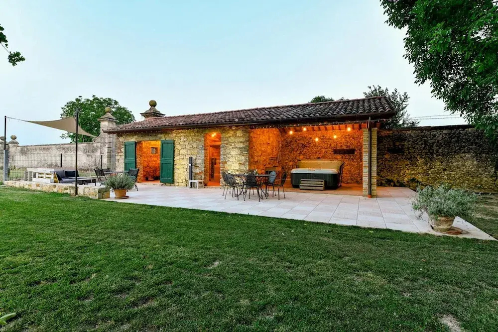 Tigli Apartment With two Bedrooms and one Bathroom on the Second Floor With 4 Metre Glass Window Apartment 6