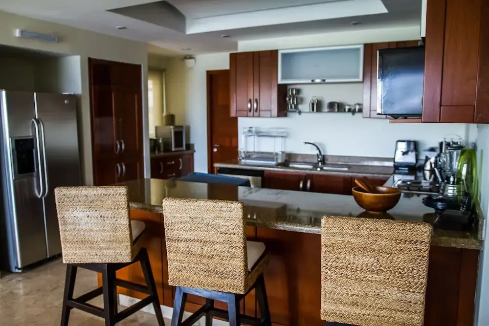 4 Bedrooms Apartment