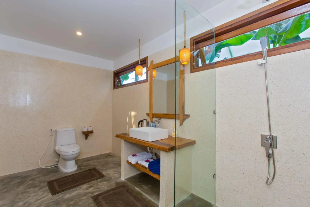 Deluxe Double room with pool view (full double bed)