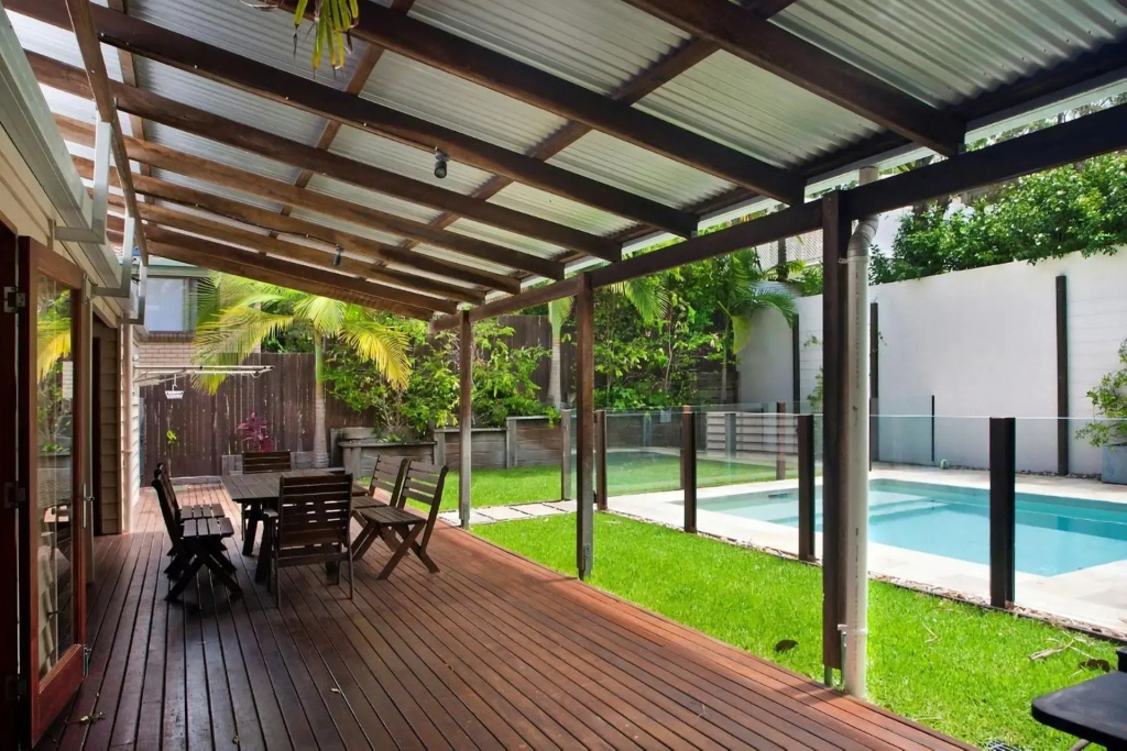 7 Depper Cosy Beach House in Central Sunshine Beach