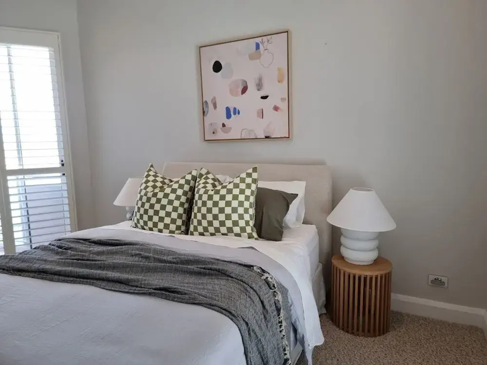 3 Bedrooms Luxury Apartment with balcony and with water view