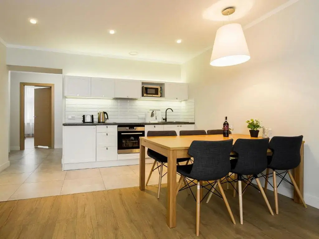 2 Bedrooms Apartment