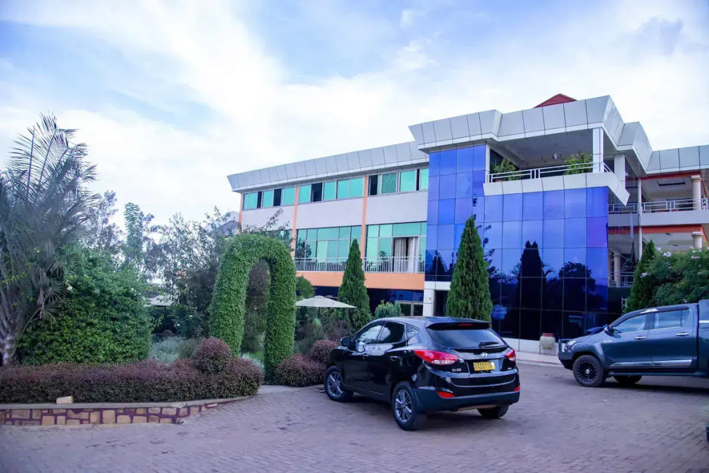 Deluxe Double room with city view (full double bed)