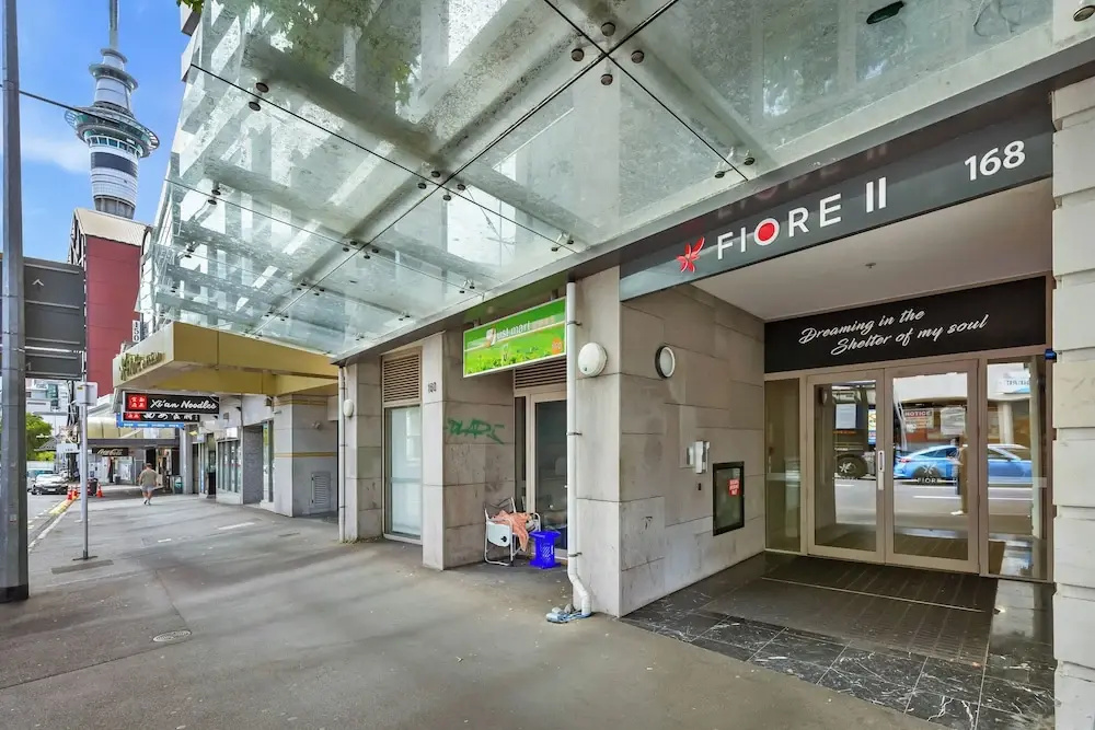 2BR Apt with Parking in Prime Spot Zodiak Stays