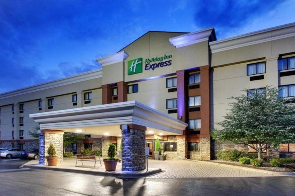 Holiday Inn Express & Suites Oak Grove, an IHG Hotel image