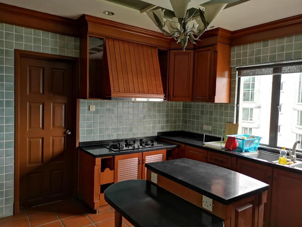 Marina Court Luxury Penthouse