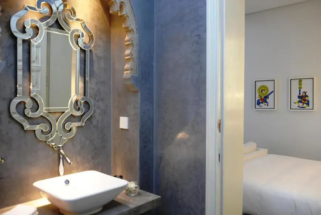 Deluxe Double room (full double bed)