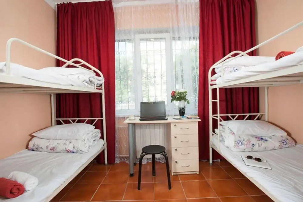 Кровать в общем номере (мужской номер) в FM Hostel