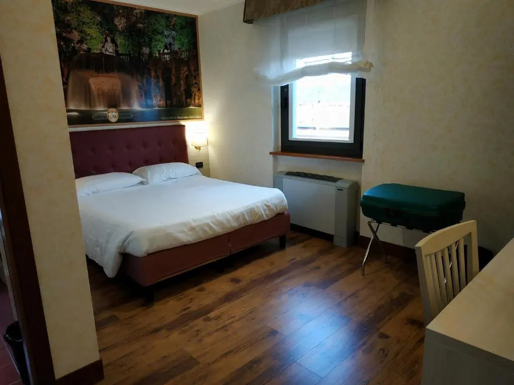 Classic Double room (full double bed)