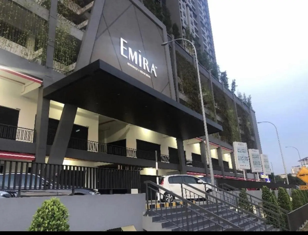 Luxury Homestay at Emira Residence