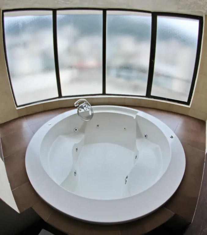 Presidential Suite with mountain view