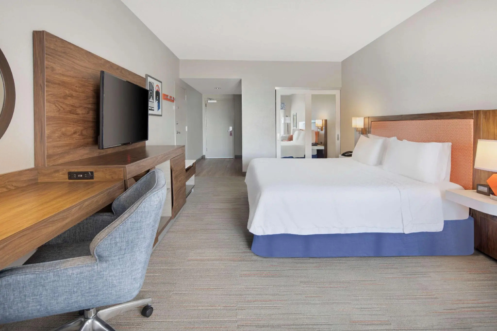 Standard Double room with partial ocean view (full double bed)