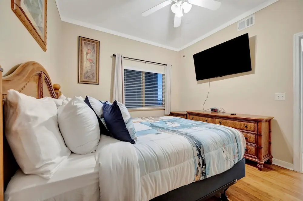 Sunsets Waterview Balcony Queen Bed Heated Pool