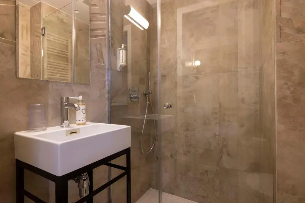 Grand Hotel Leveque 49