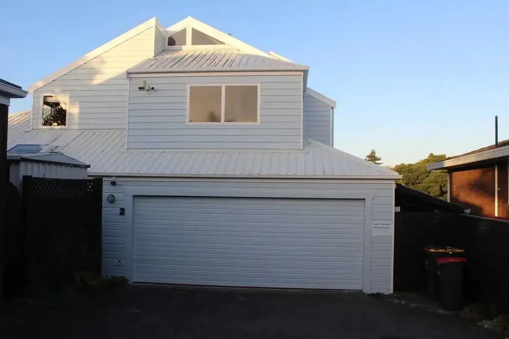 3 Bedroom Home with Harbour Views