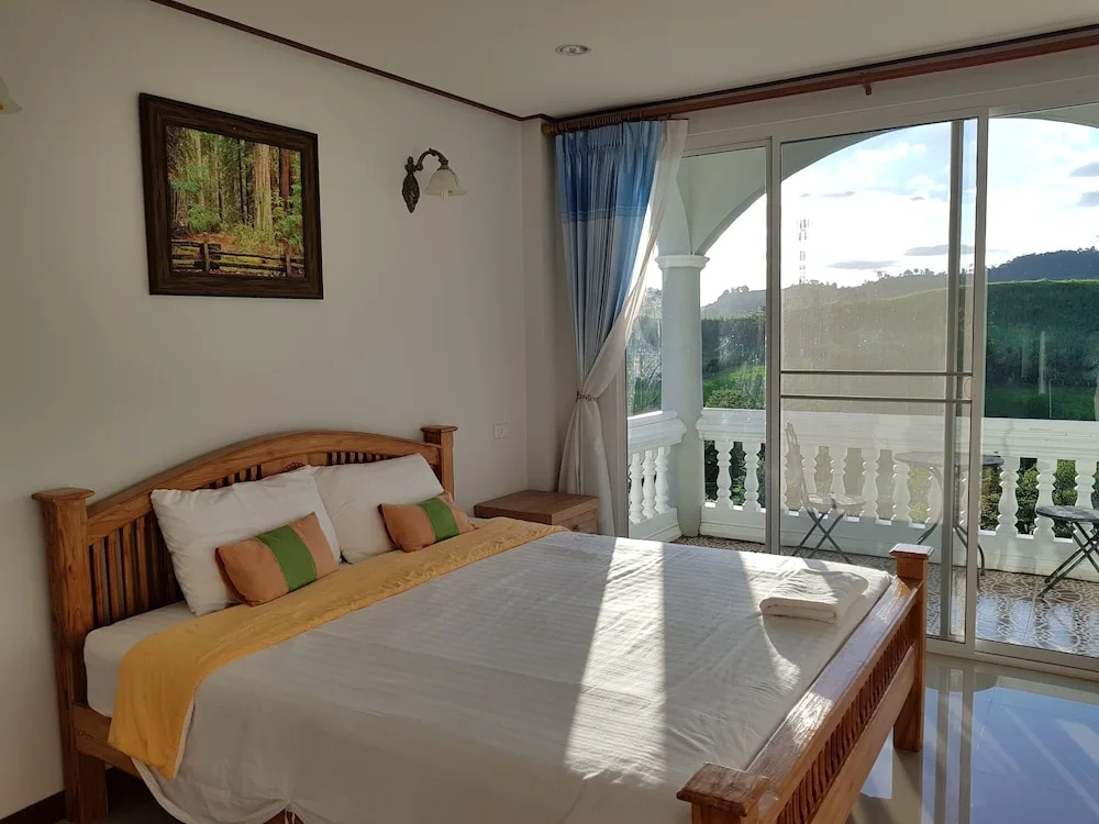 Superior Double room with balcony (full double bed)