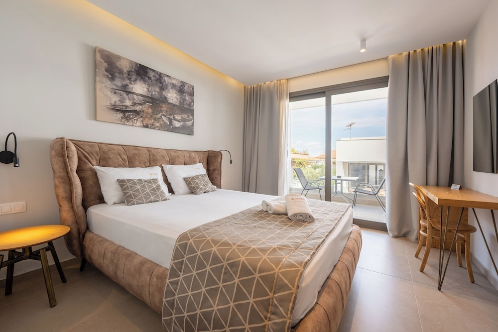 Standard Double room with balcony and with pool view (full double bed)