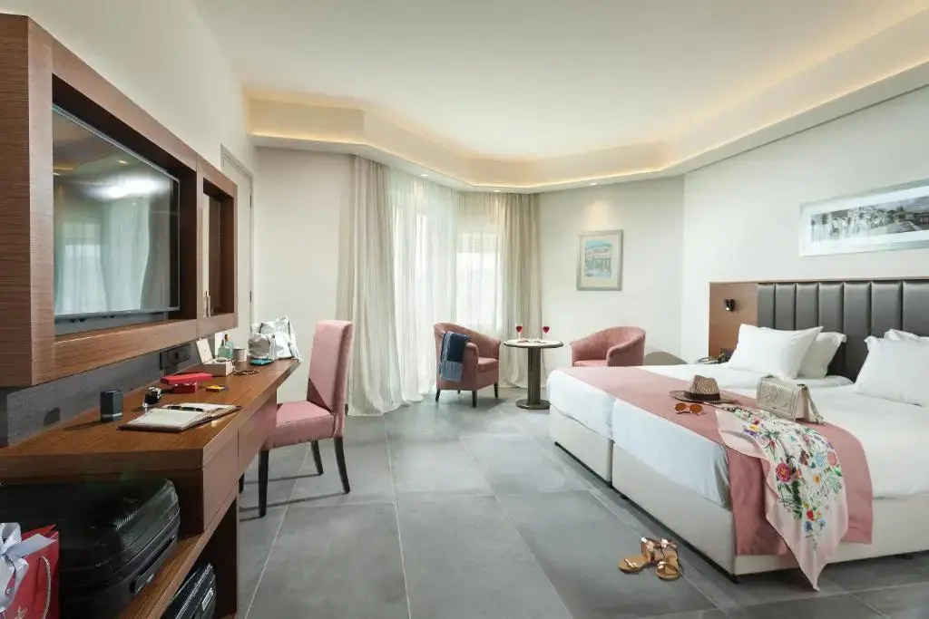 Double room Inland View (full double bed)