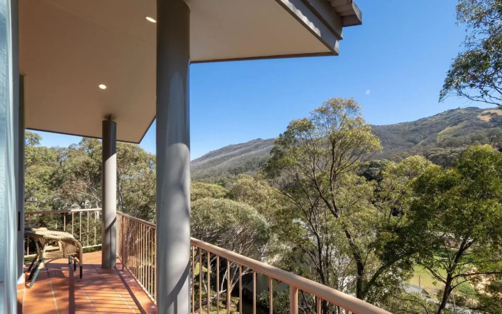 Lhotsky 3 Bedroom and loft with fireplace mountain views and 2 car spaces
