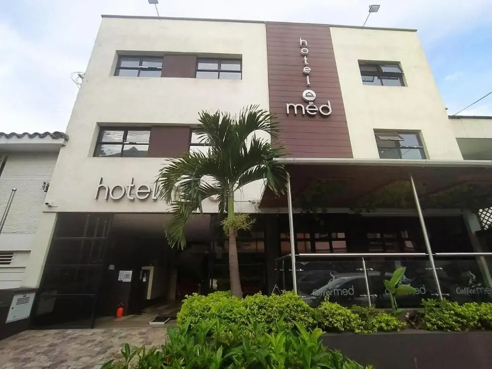 Novus Laureles Hotel