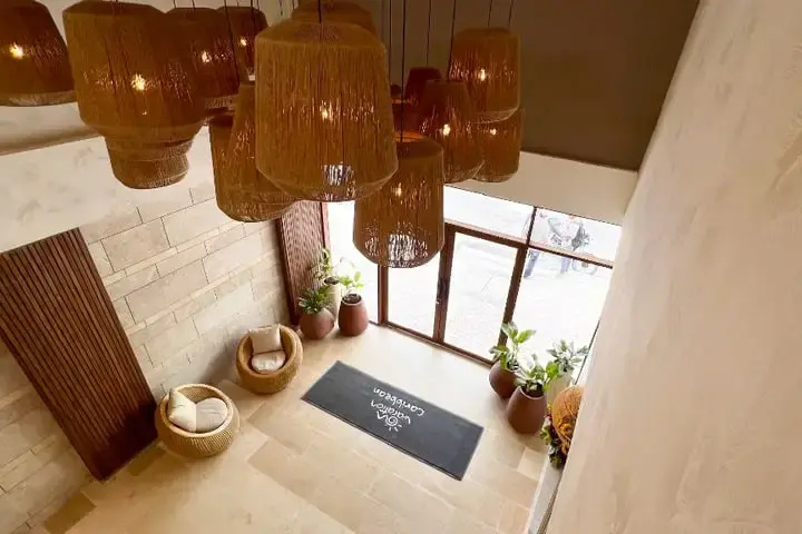 Lobby & Reception