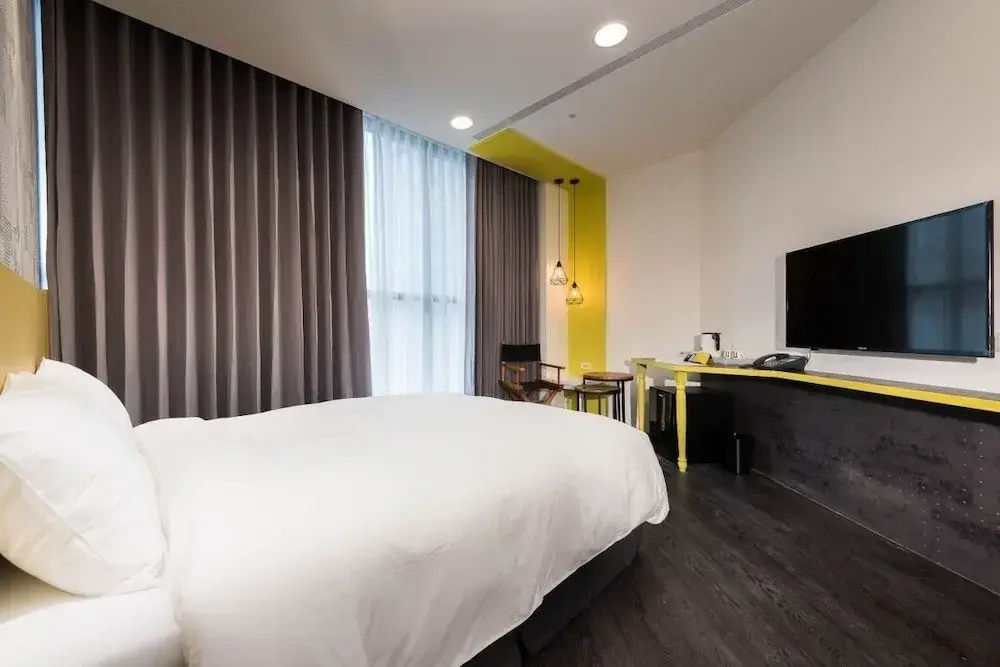 1 Bedroom Standard Double room with city view (full double bed)