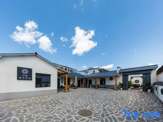 Floral Hotel·Lake Jingpo Deshe Hotel