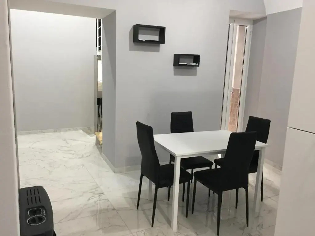 3 Bedrooms Apartment