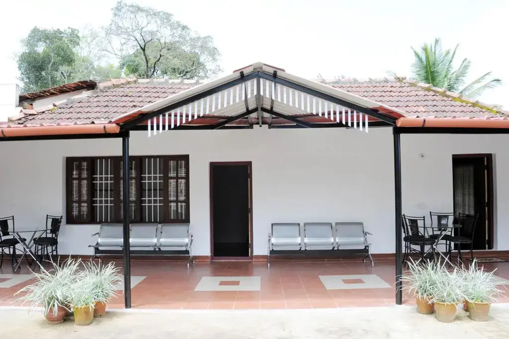 Family Estate Stay Near Murnad