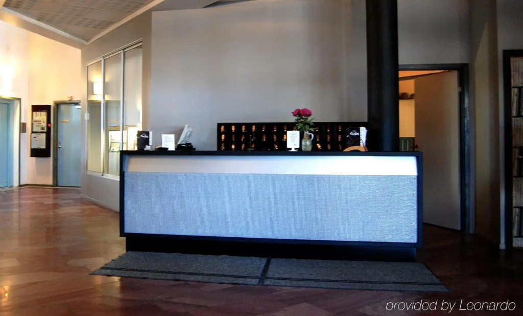 Lobby & Reception