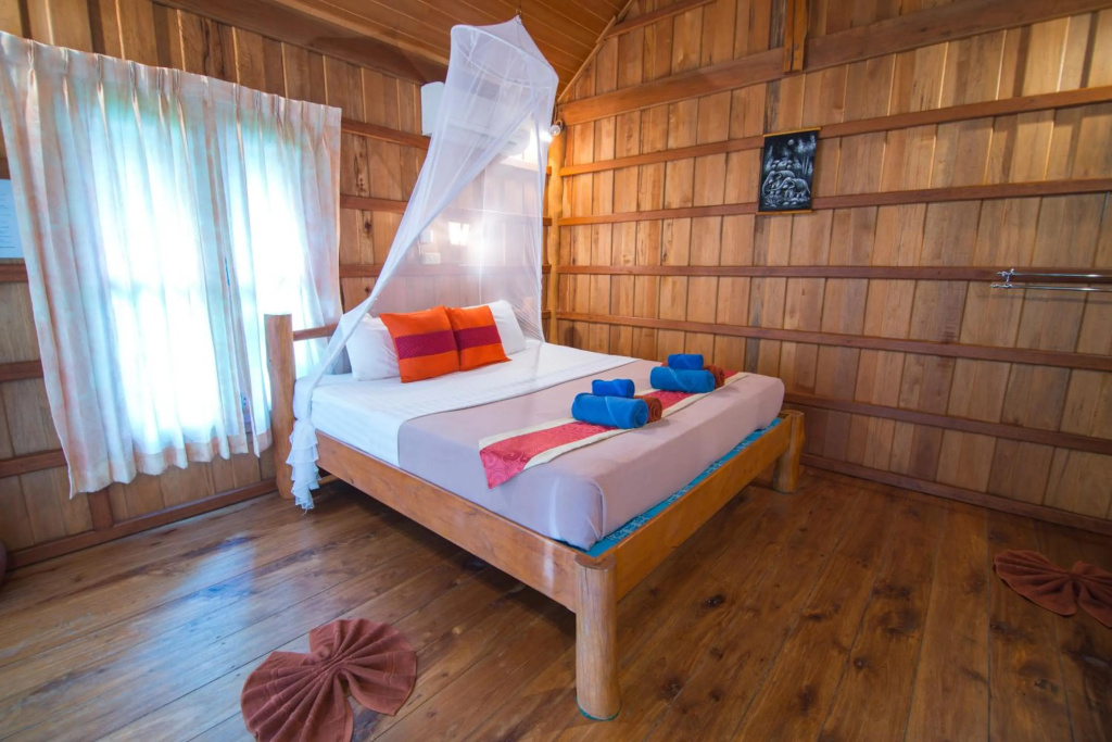 Thiw Son Beach Resort — 3