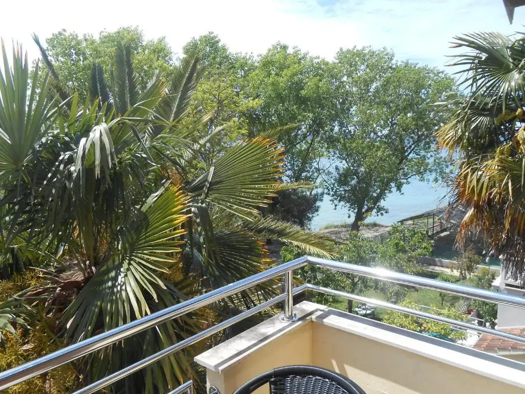 2 Bedrooms Apartment with sea view