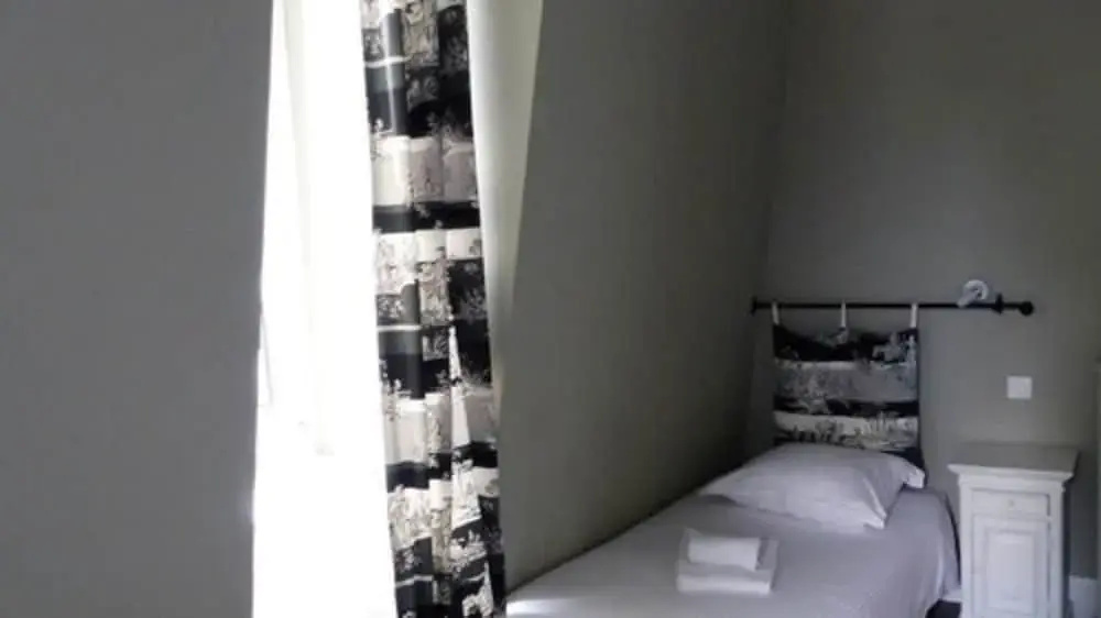 LE H - Hôtel & Restaurant - Chambres