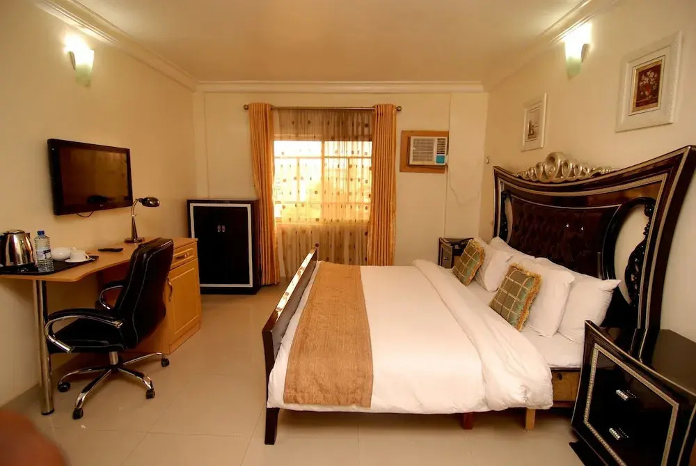 Executive Double room (full double bed)
