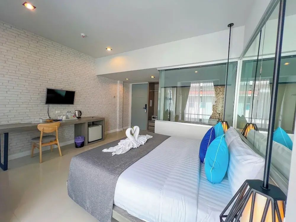 Deluxe Double Suite (full double bed)